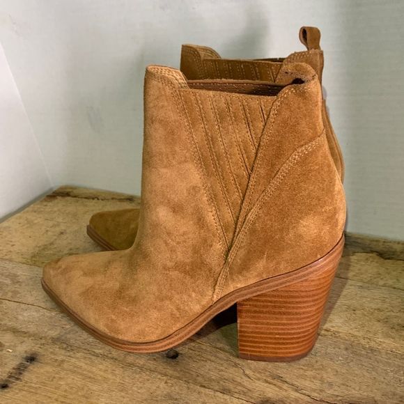 Marc fisher Gardi pointed toe boots.  Brown western booties. Cowgirl - Picture 2 of 9